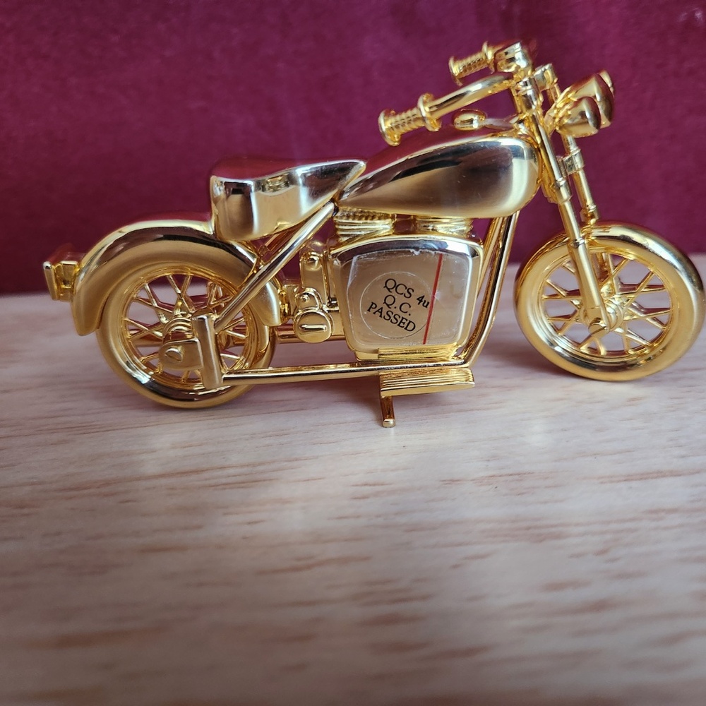 Mini Motorcycle Clock from Timex - Picture 3 of 5